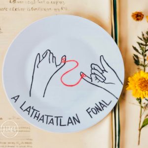 Láthatatlan fonal tányér