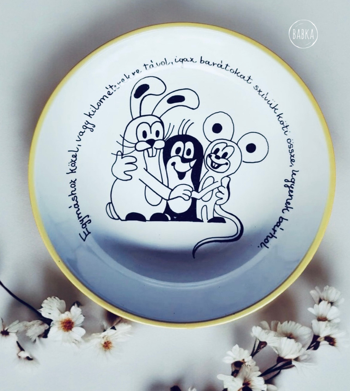 Barátság tál - Kisvakond (Egymáshoz közel, vagy kilométerekre távol, igaz barátokat szívük köti össze, legyenek bárhol.)