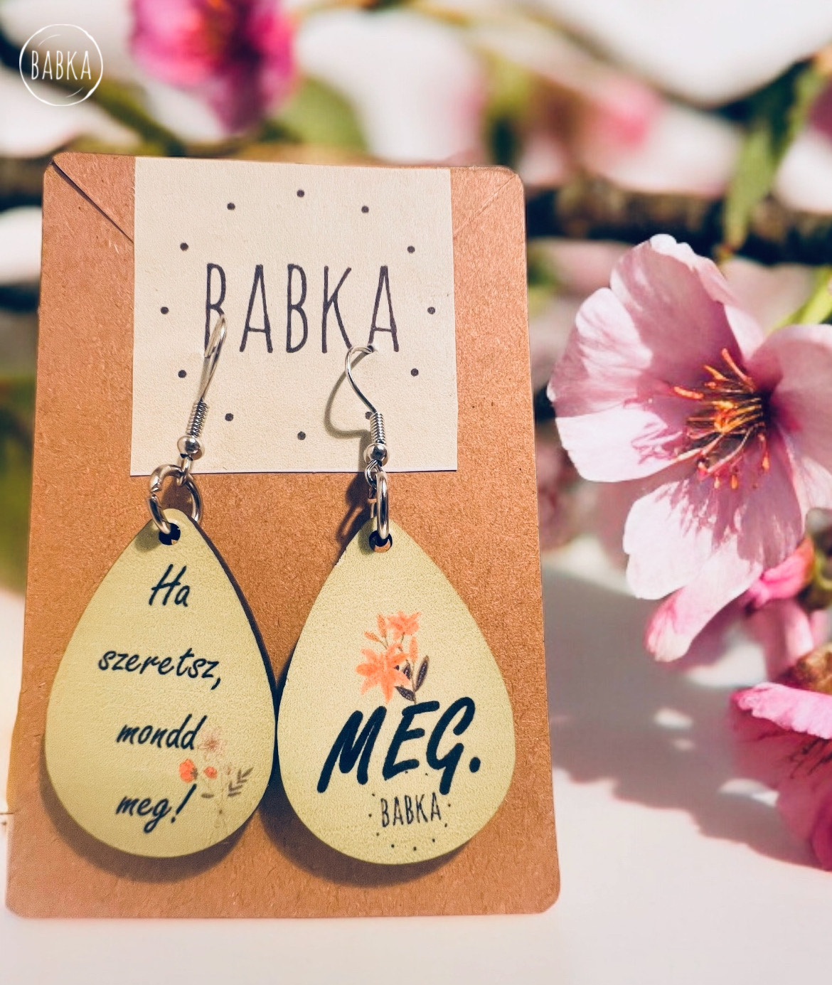 Ha szeretsz, mondd meg!- Meg. (fülbevaló)