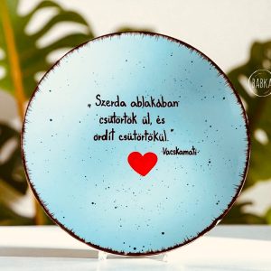 Szerda ablakában (tányér) (A Négyszögletű Kerek Erdő)